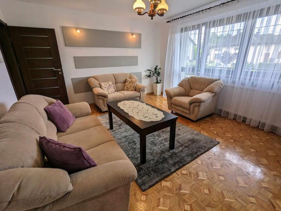 Two-Bedroom Apartment at Guest House close to Molo Resort